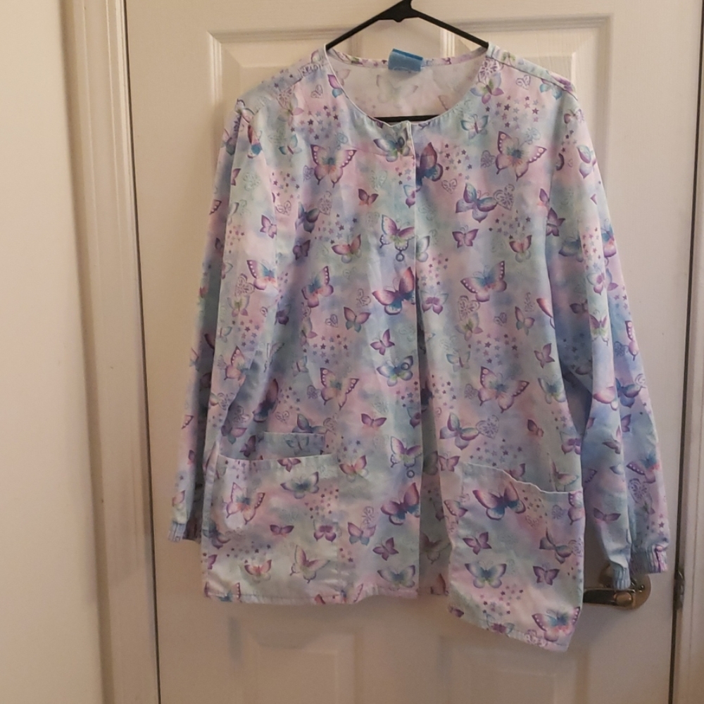 🤯3/$12 Scrub HQ Long Sleeve Butterfly Top Medium
